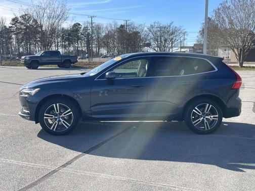 2021 Volvo XC60 T5 Momentum