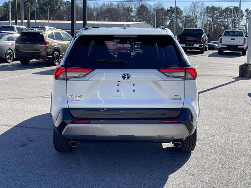 2023 Toyota RAV4 Hybrid SE