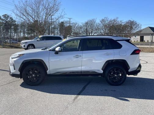 2023 Toyota RAV4 Hybrid SE