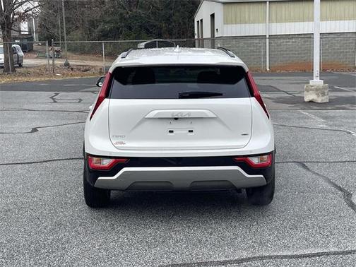 2024 Kia Niro SX
