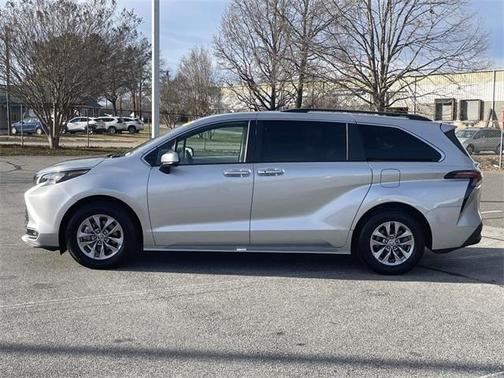2024 Toyota Sienna XLE