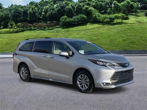 2024 Toyota Sienna XLE