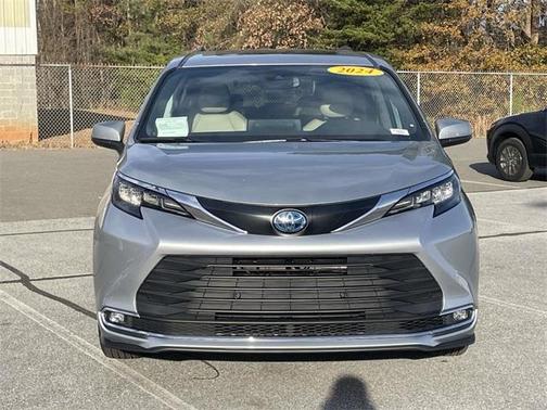 2024 Toyota Sienna XLE