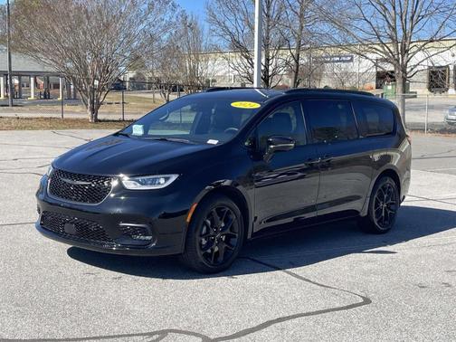 2024 Chrysler Pacifica Touring-L