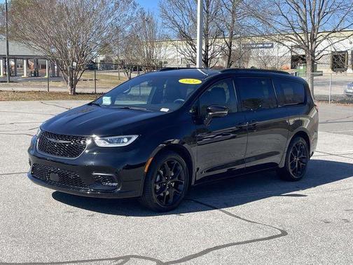 2024 Chrysler Pacifica Touring-L