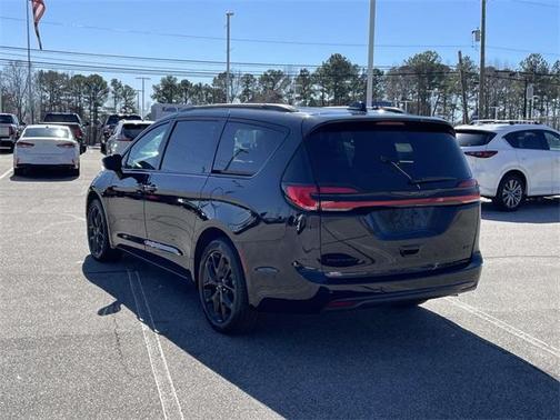 2024 Chrysler Pacifica Touring-L
