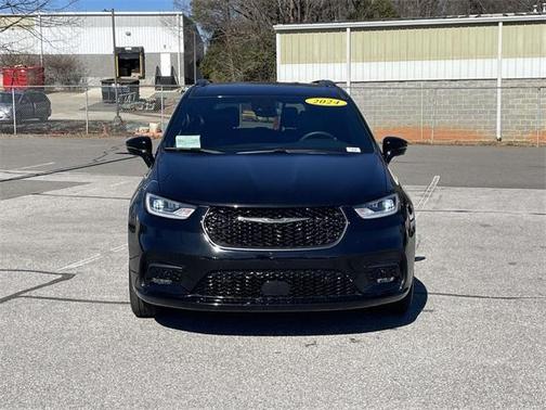 2024 Chrysler Pacifica Touring-L