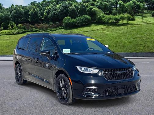2024 Chrysler Pacifica Touring-L