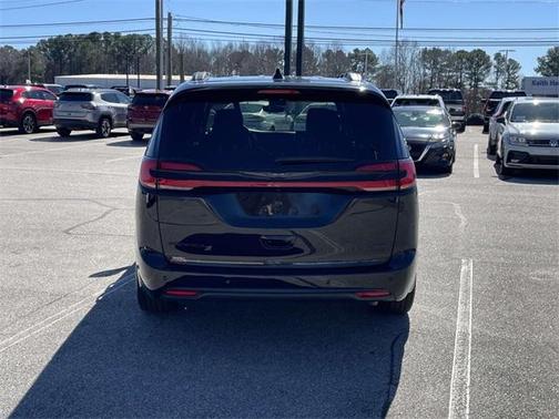 2024 Chrysler Pacifica Touring-L