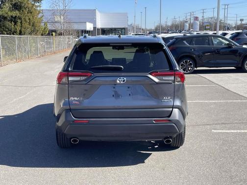 2022 Toyota RAV4 Hybrid XLE Premium