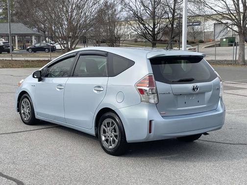 2015 Toyota Prius v Two
