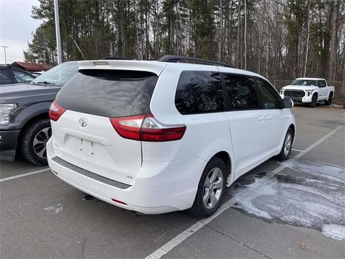 2017 Toyota Sienna LE