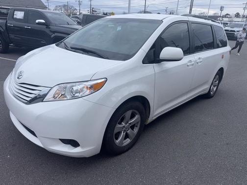 2017 Toyota Sienna LE