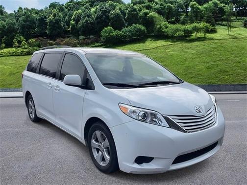 2017 Toyota Sienna LE