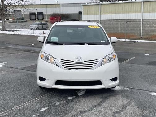 2017 Toyota Sienna LE
