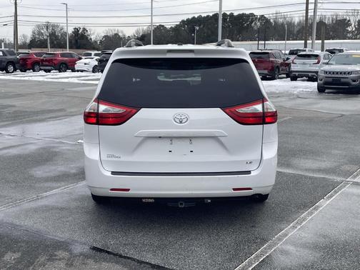 2017 Toyota Sienna LE