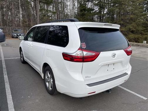 2017 Toyota Sienna LE