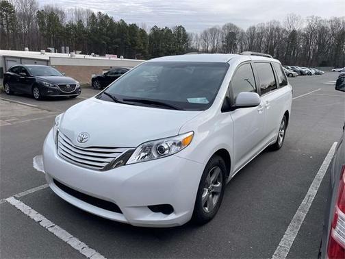 2017 Toyota Sienna LE