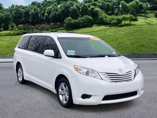 2017 Toyota Sienna LE