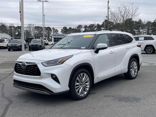 2023 Toyota Highlander Hybrid Platinum