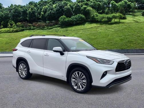2023 Toyota Highlander Hybrid Platinum