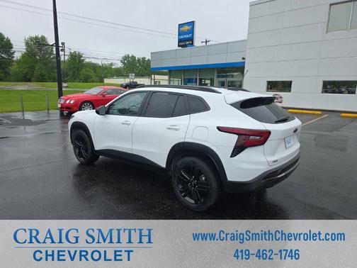 White 2024 Chevrolet Trax FWD ACTIV