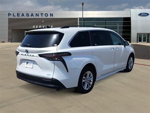 2025 Toyota Sienna XLE