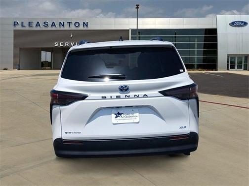 2025 Toyota Sienna XLE
