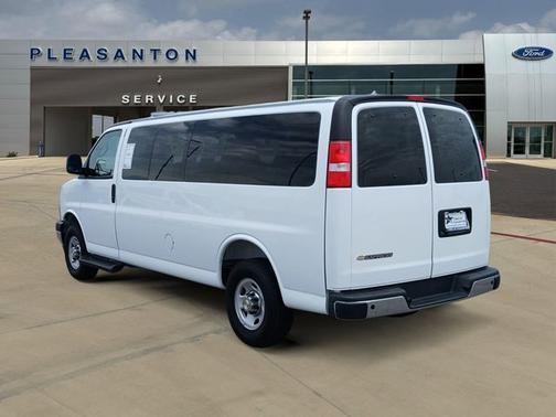 Summit White 2025 Chevrolet Express 3500 LT