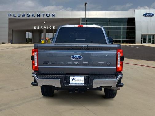 CARBONIZED GRAY 2023 Ford F-250 LARIAT