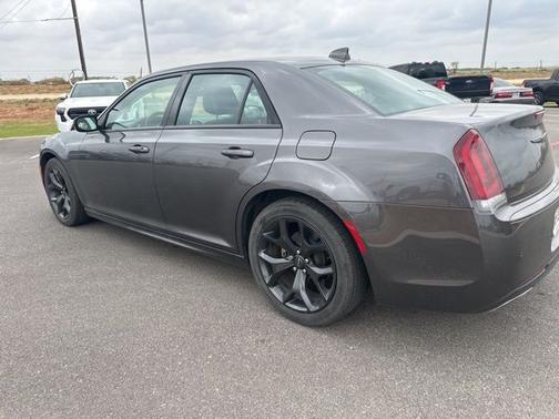 2022 Chrysler 300 TOURING L