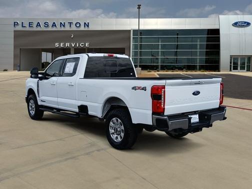 OXFORD WHITE 2024 Ford F-250 LARIAT