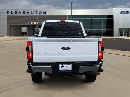 OXFORD WHITE 2024 Ford F-250 LARIAT