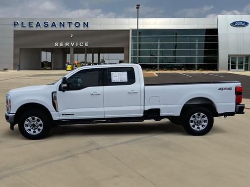 OXFORD WHITE 2024 Ford F-250 LARIAT