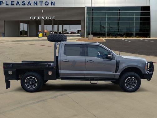 CARBONIZED GRAY 2024 Ford F-250 LARIAT