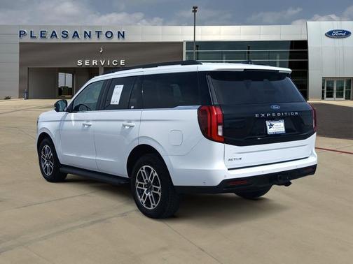 OXFORD WHITE 2025 Ford Expedition ACTIVE