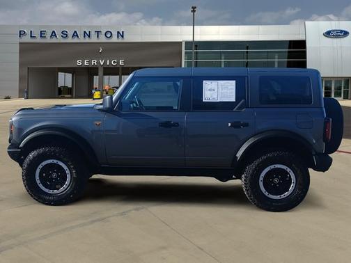 CARBONIZED GRAY METALLIC 2024 Ford Bronco BADLANDS