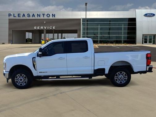OXFORD WHITE 2025 Ford F-250 LARIAT
