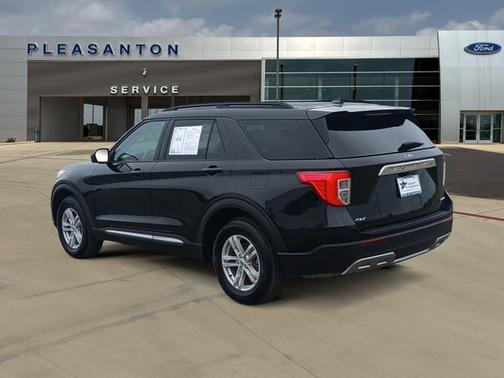 AGATE BLACK METALLIC 2024 Ford Explorer XLT