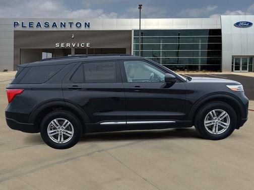 AGATE BLACK METALLIC 2024 Ford Explorer XLT