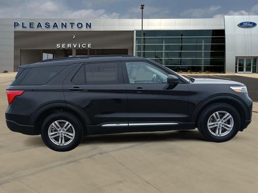 AGATE BLACK METALLIC 2024 Ford Explorer XLT