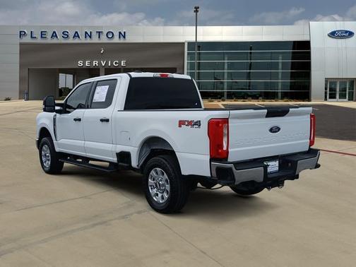 OXFORD WHITE 2024 Ford F-250 XLT