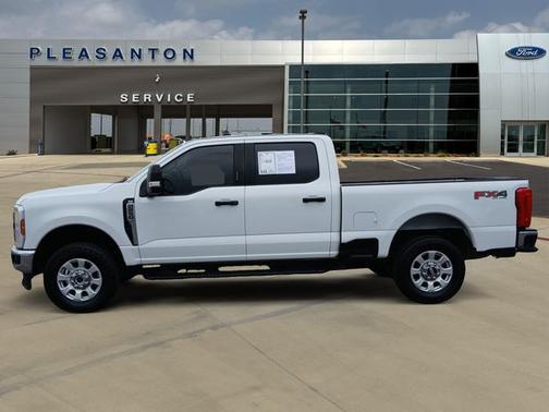 OXFORD WHITE 2024 Ford F-250 XLT