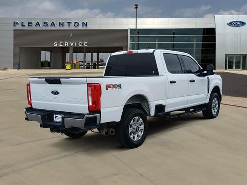OXFORD WHITE 2024 Ford F-250 XLT