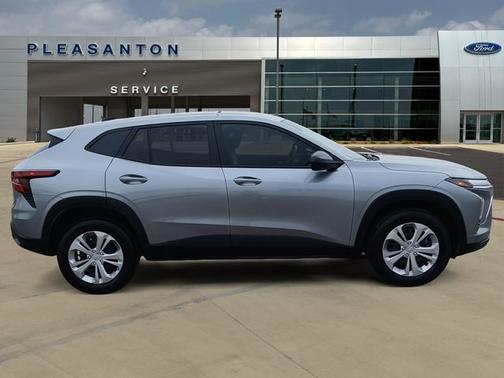 Sterling Gray Metallic 2025 Chevrolet Trax LS