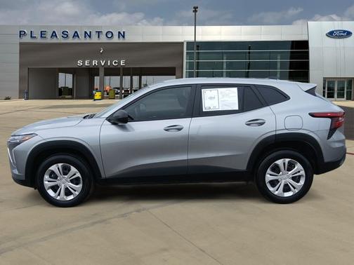 Sterling Gray Metallic 2025 Chevrolet Trax LS
