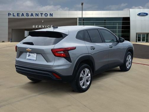 Sterling Gray Metallic 2025 Chevrolet Trax LS