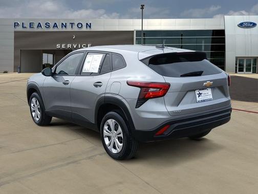 Sterling Gray Metallic 2025 Chevrolet Trax LS