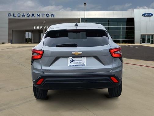 Sterling Gray Metallic 2025 Chevrolet Trax LS