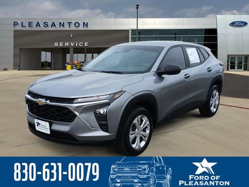 Sterling Gray Metallic 2025 Chevrolet Trax LS